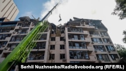 Ракетный обстрел российскими войсками жилого дома в Киеве, 26 июня 2022 года