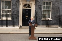 Boris Johnson daje ostavku na mjesto lidera torijevaca ispred Downing Street 10, London, 7. juli 2022.