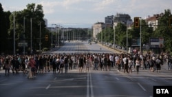 Десетки хора се събраха в София на мястото на катастрофата, отнела живота на две млади жени.