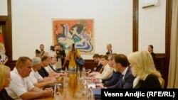 Predstavnici radnika kragujevačkog Fijata na sastanku sa predsednikom Srbije Aleksandrom Vučićem, 25. jun 2022. 