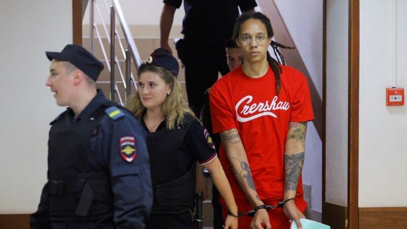 Basketbollistja amerikane e arrestuar në Rusi pranon fajësinë mbi akuzën e trafikut të drogës