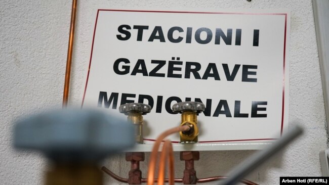 Aparaturat e gazrave mjekësore në repartin e IVF-it, në kuadër të QKUK-së.