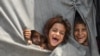 Afgán menekültek gyerekei Lahorban, Pakisztánban 2022. június 19-én