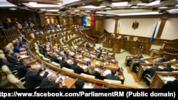 Majoritatea parlamentară în legislatura a XI este deținută de formațiunea PAS care are 63 de mandate de deputat. 