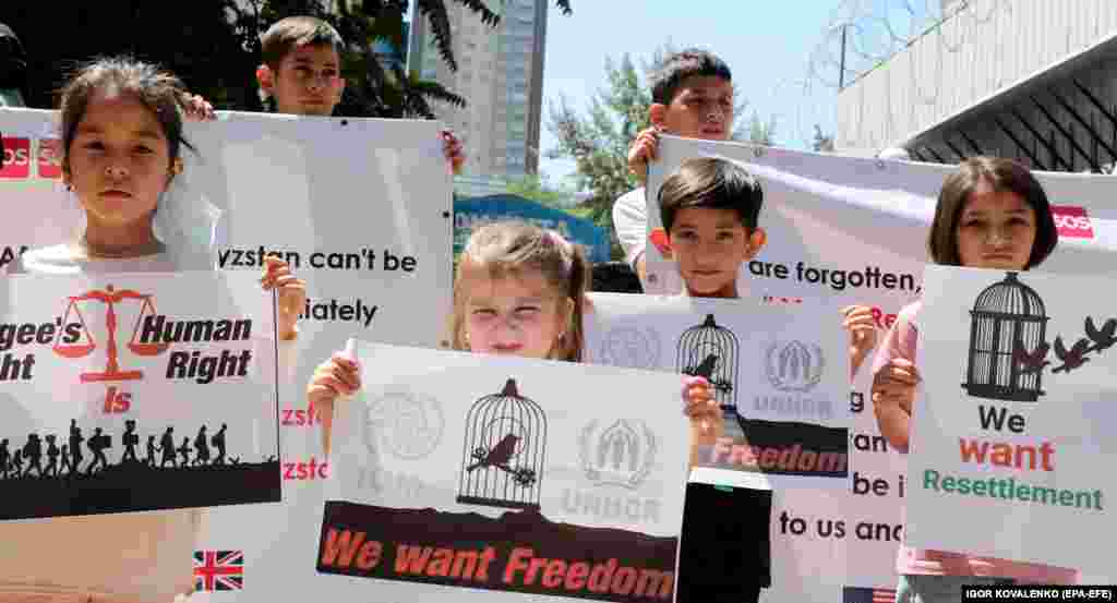 Afghan refugee children protest in front of the United Nations building in Bishkek on June 20.