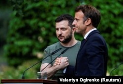 Președinții Emmanuel Macron și Volodimir Zelenski la Kiev