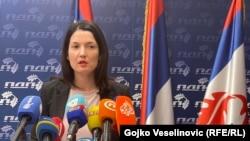 Jelena Trivic, vicepreședinta Partidului Progresului Democratic, la o conferință de presă în Banja Luka, Bosnia și Herțegovina, 