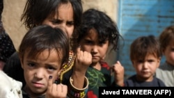 شماری از کودکان زیر پنج سال در ولایت کندهار که واکسین پولیو دریافت کرده اند - عکس از آرشیف