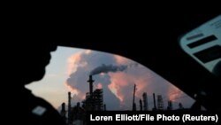 Pogled na rafineriju u Pasadeni, Teksas, arhivska fotografija