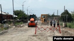 Armenia - Workers rebuild a road in Armavir province leading to the Turkish border, July 9, 2022.