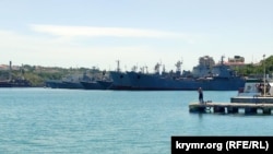 Стоянка больших десантных кораблей Черноморского флота России в Южной бухте Севастополя, июнь 2022 года