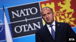Президентът Румен Радев дава изявление след срещата на върха на НАТО в Мадрид, Испания през 2022 г.