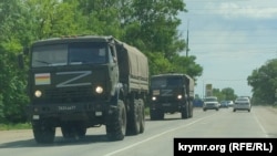Колонна российской военной техники с символами Z и флагами Республики Северная Осетия – Алания, июнь 2022 года