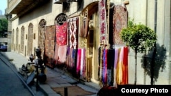 Баку. Продажа ковров в Старом городе. Фото А. Горянина.