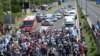 Radnici kragujevačke fabrike automobila Fijat blokiraju autoput kod Sava Centra u Beogradu, 22. juna, 2022. 