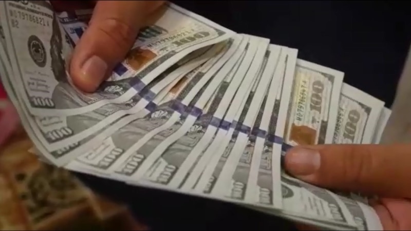 Из Узбекистана в Кыргызстан пытались нелегально вывезти почти $2 миллиона