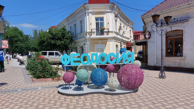 Безлюдная Феодосия в пик курортного сезона: почему россияне не едут в Крым