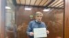 Aleksej Gorinov u sudu sa natpisom "Ja sam protiv rata", 21. jun 2022. 