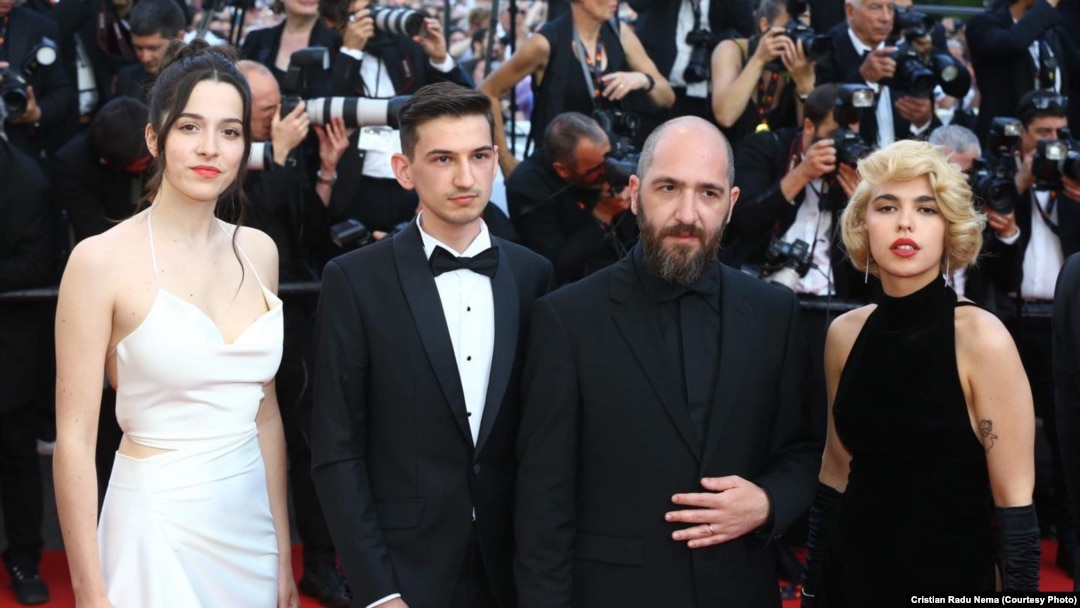 Echipa filmului „Metronom”, premiat la Cannes. De la stânga la dreapta: Mara Vicol, Șerban Lazarovici, Alexandru Belc, Mara Bugarin 