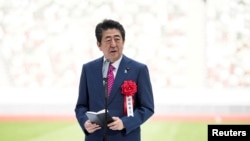  Până când și-a dat demisia din motive medicale, în august 2020, Abe era cel mai longeviv prim-ministru al Japoniei moderne.