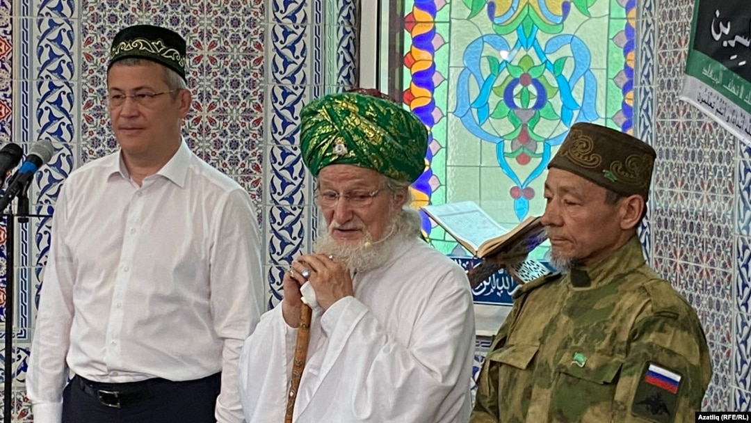Сулдан: Радий Хәбиров, Тәлгать Таҗетдин, Хәмзә Хафизов