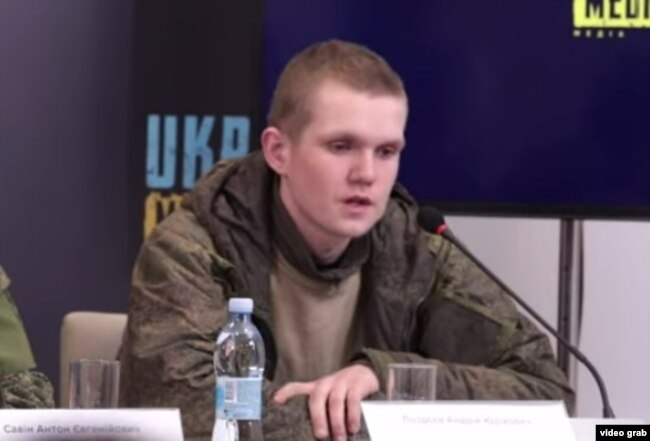 Andrei Pozdeyev gjatë konferencës për media në Kiev.