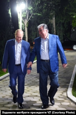 Эмомалӣ Раҳмон бо Владимир Путин. Акс аз бойгонӣ