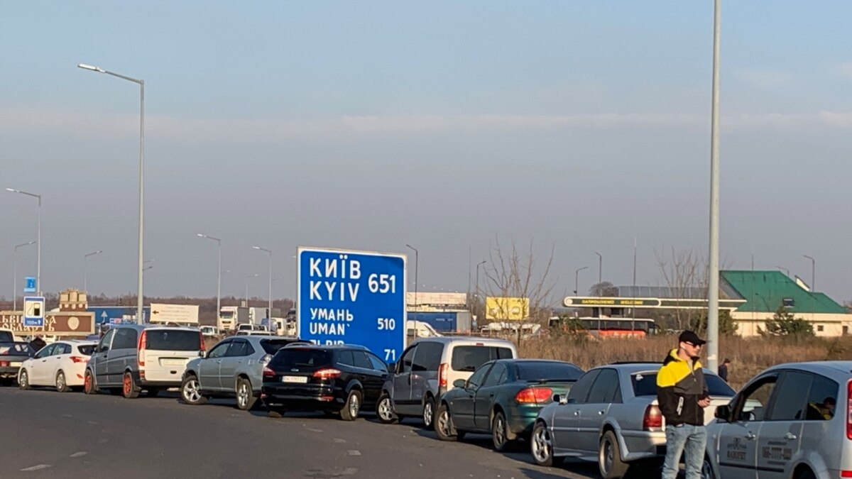Польські фермери заблокували рух вантажівок із України на одному з пунктів пропуску – ДПСУ
