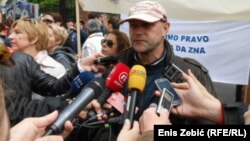 Policija je pokrenula istragu povodom oštećivanja vozila Saše Lekovića