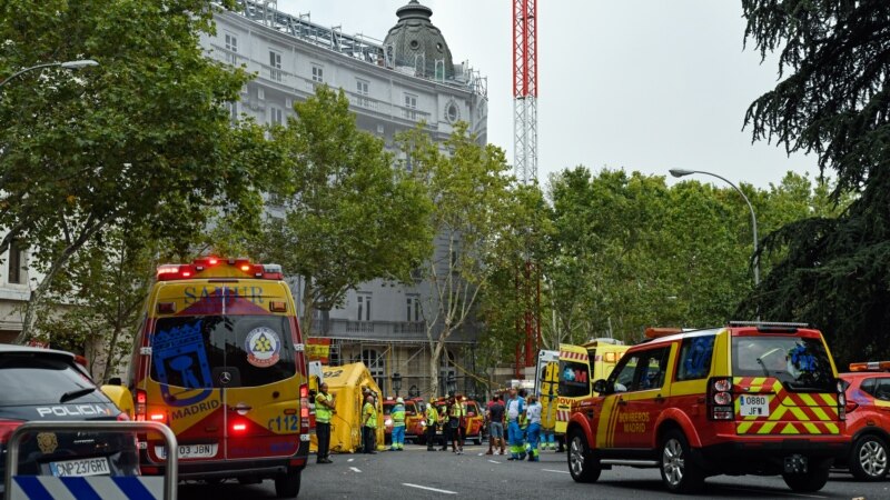 Се урна скеле во Мадрид, повредени и затрупани работници