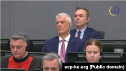 Hašim Tači i Redžep Selimi na sudu u Haagu prije izricanje presude za ratne zločine