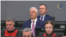 Hašim Tači i Redžep Selimi na sudu u Haagu prije izricanje presude za ratne zločine