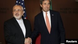 Dövlət katibi John Kerry (sağda) İranın xarici işlər naziri Mohammad Javad Zarif-lə BMT-də görüşüb