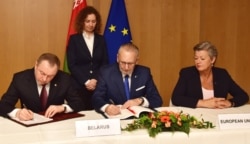 Момент підписання угоди між Білорусю і Європейським союзом