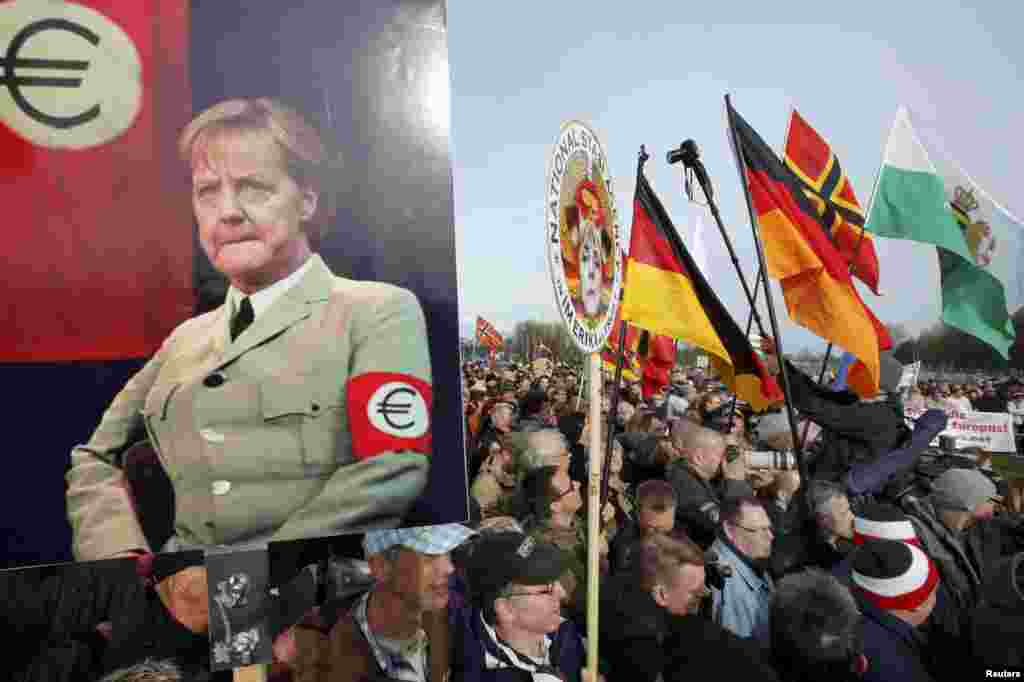 Supporters of the movement Patriotic Europeans Against the Islamization of the West (PEGIDA) gather for a speech by Dutch anti-Islam politician Geert Wilders during a rally in Dresden. (Reuters/Fabrizio Bensch)