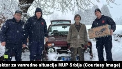 Pripadnici Sektora za vanredne situacije dostavljaju pomoć u ugrožena područja, 10. januar 2026.