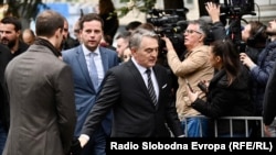 Željko Komšić, član Predsedništva BiH, dolazi na sahranu pevača Halida Bešlića, događaj koji je delom ujedinio podeljenu državu, 13. oktobra 2025. godine.