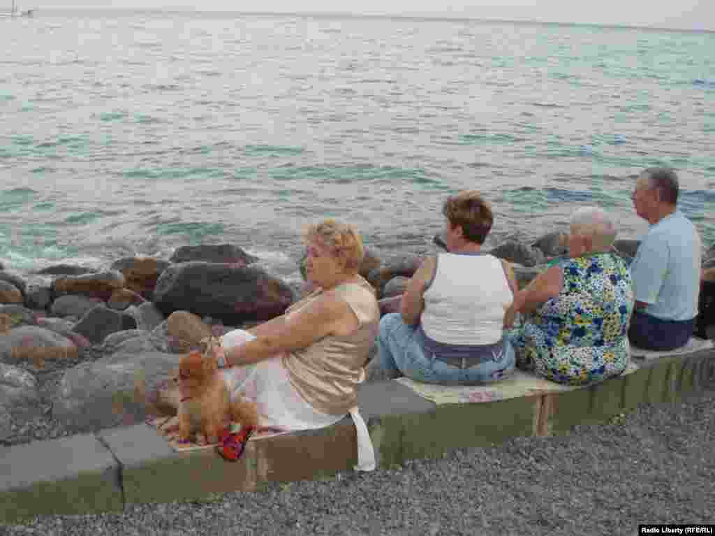 Ukrajinea - Turisti u Yaltai, Crimea