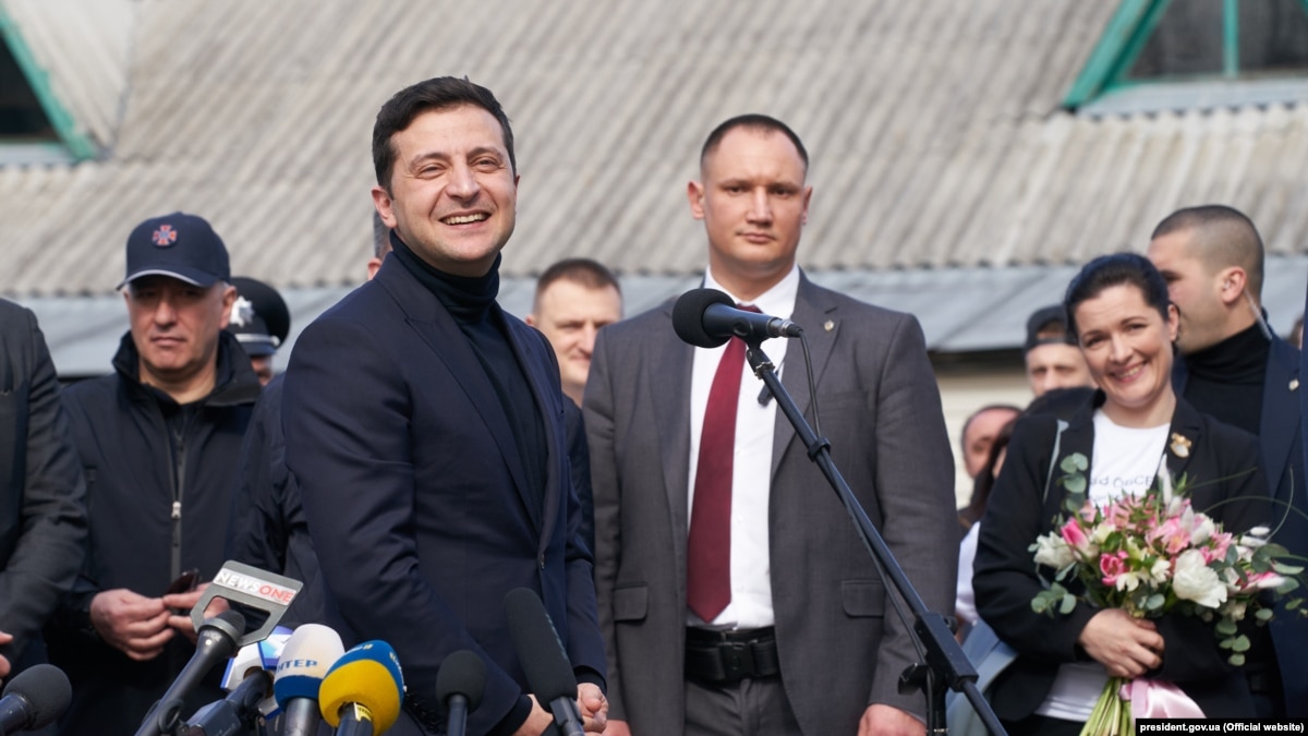 oi5.ru: Зеленский призвал украинцев меньше ездить за границу из-за распространения коронавирус Зеленский призвал украинцев меньше ездить за границу из-за распространения коронавирус