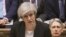 Britaniýanyň premýer-ministri Tereza Meý parlamentde çykyş edýär.