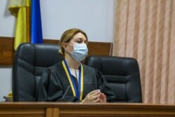 Суддя Марина Антонюк оголосила про зміну запобіжного заходу Сергієві Стерненку, Київ, 6 серпня 2020 року