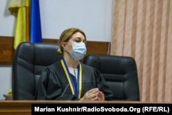 Суддя Марина Антонюк оголосила про зміну запобіжного заходу Сергієві Стерненку, Київ, 6 серпня 2020 року