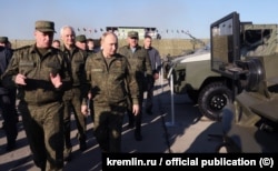 Владимир Путин на учениях "Запад-2025" на полигоне Мулино в Нижегородской области, 16 сентября 2025 года