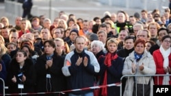 Pjesëmarrës në përkujtimin e viktimave të sulmeve terroriste në aeroportin Zaventem në Bruksel