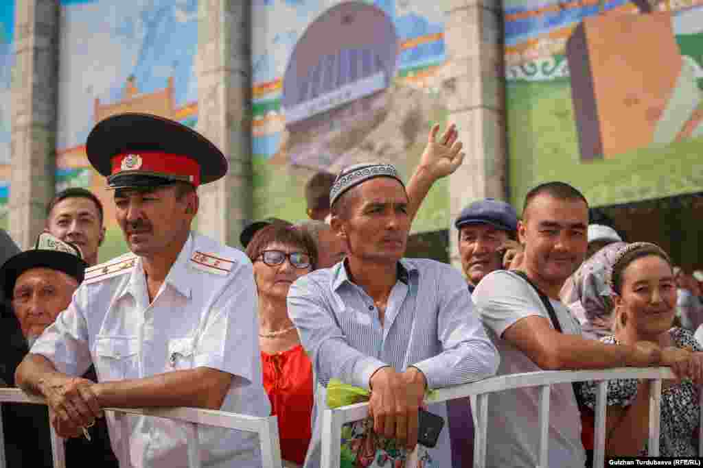 Crowds watch the parade.