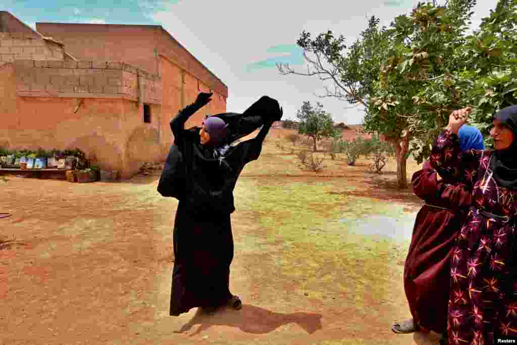 Souad Hamidi, 19, removes the niqab she said she had been forced to wear since 2014 after U.S.-backed Syria Democratic Forces took control of her village in northern Syria from Islamic State fighters, in Aleppo Province, Syria. (Reuters/Rodi Said)