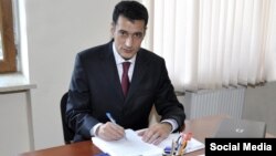 Nəsimi adına Dilçilik İnstitutunun Nəzəri dilçilik şöbəsinin müdiri, filologiya elmləri doktoru, professor İdris Abbasov