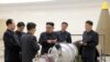  رهبر کره شمالی به هنگام بازدید از برنامه هسته‌ای نظامی این کشور (عکس سال ۲۰۱۷)
