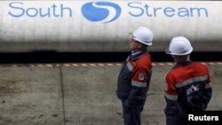 Russia -- Employees stand near pipes made for the South Stream pipeline at the OMK metal works in Vyksa in the Nizhny Novgorod region, April 15, 2014
