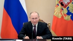 Vladimir Putin prezidând o ședință a Consiliului Securității de la Moscova, 28 februarie 2020